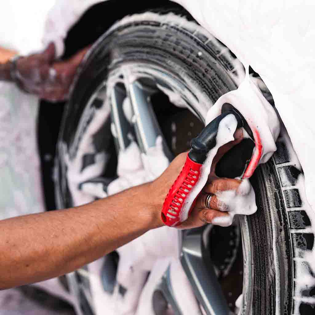 Aquashine mobile car wash Dubai, UAE. Wash tires